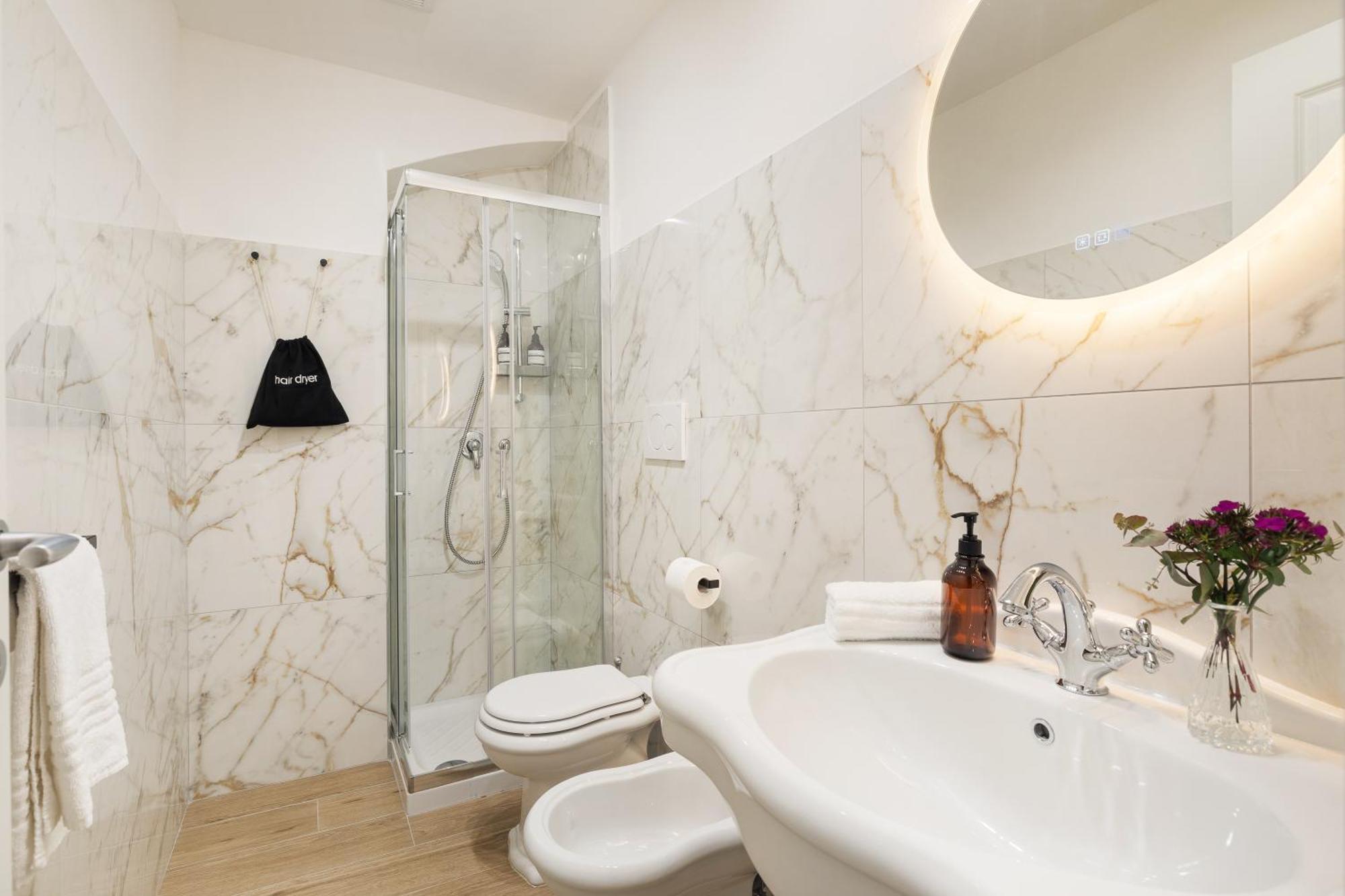 Leopardo Boutique Apartment In Trastevere Рим Экстерьер фото